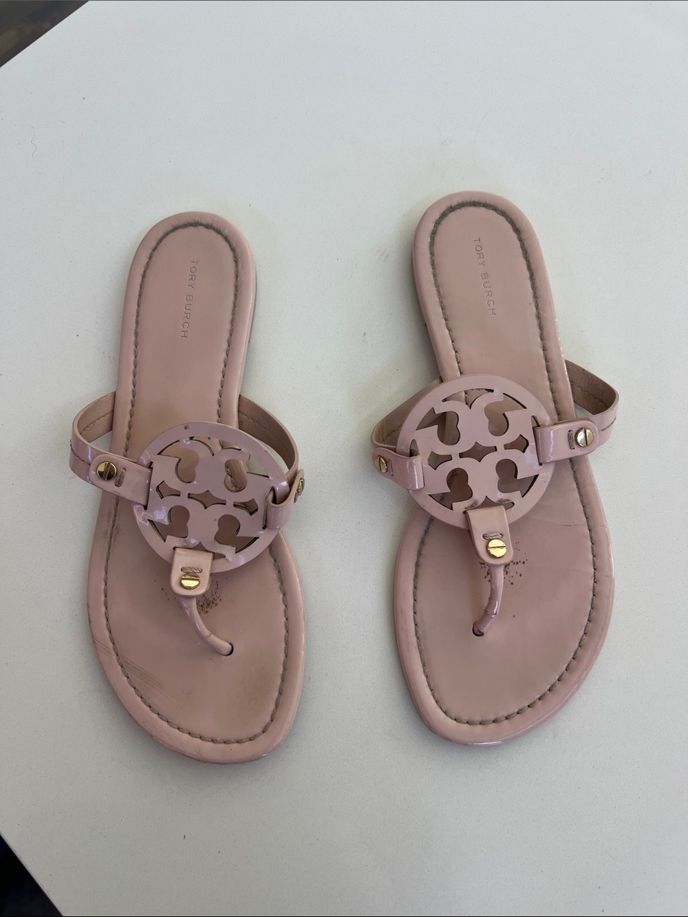 Tory Burch sea shell light pink miller patent leather flip flops sandals 8 - Picture 4 of 12